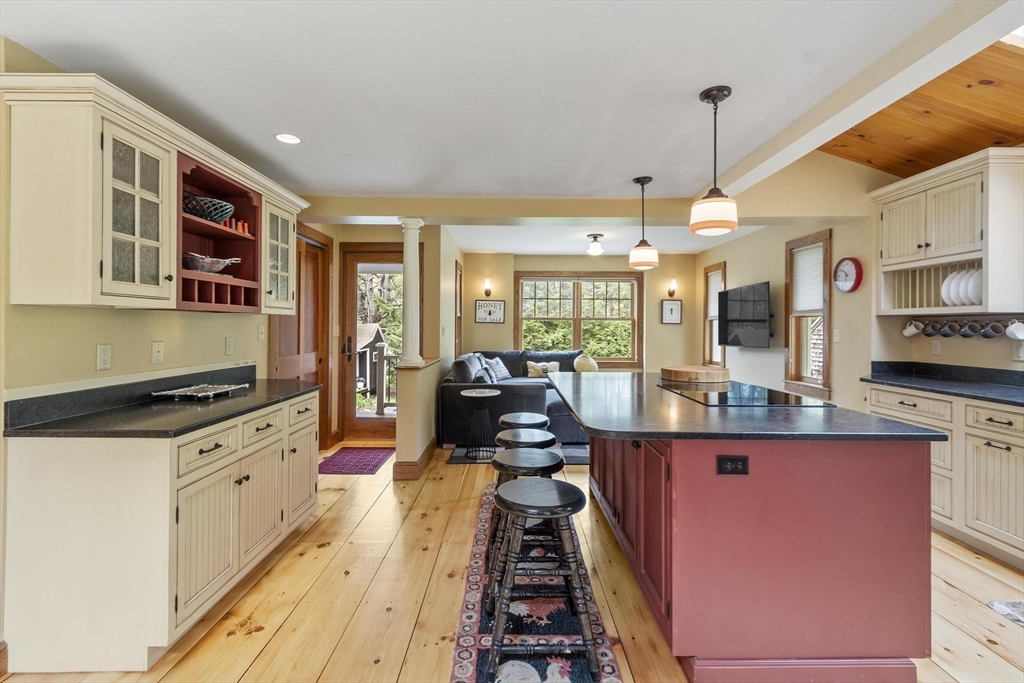 2 Knox Ave, Groveland, MA Photo #10