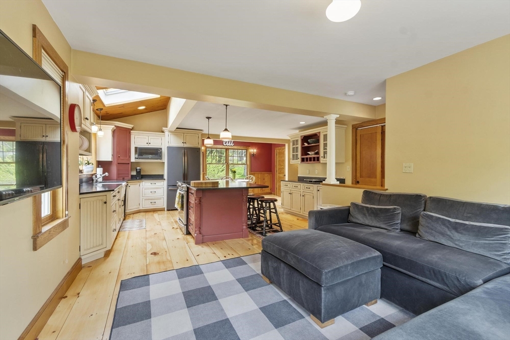 2 Knox Ave, Groveland, MA Photo #14