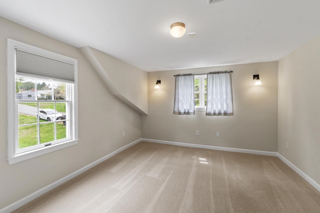 2 Knox Ave, Groveland, MA Photo #36