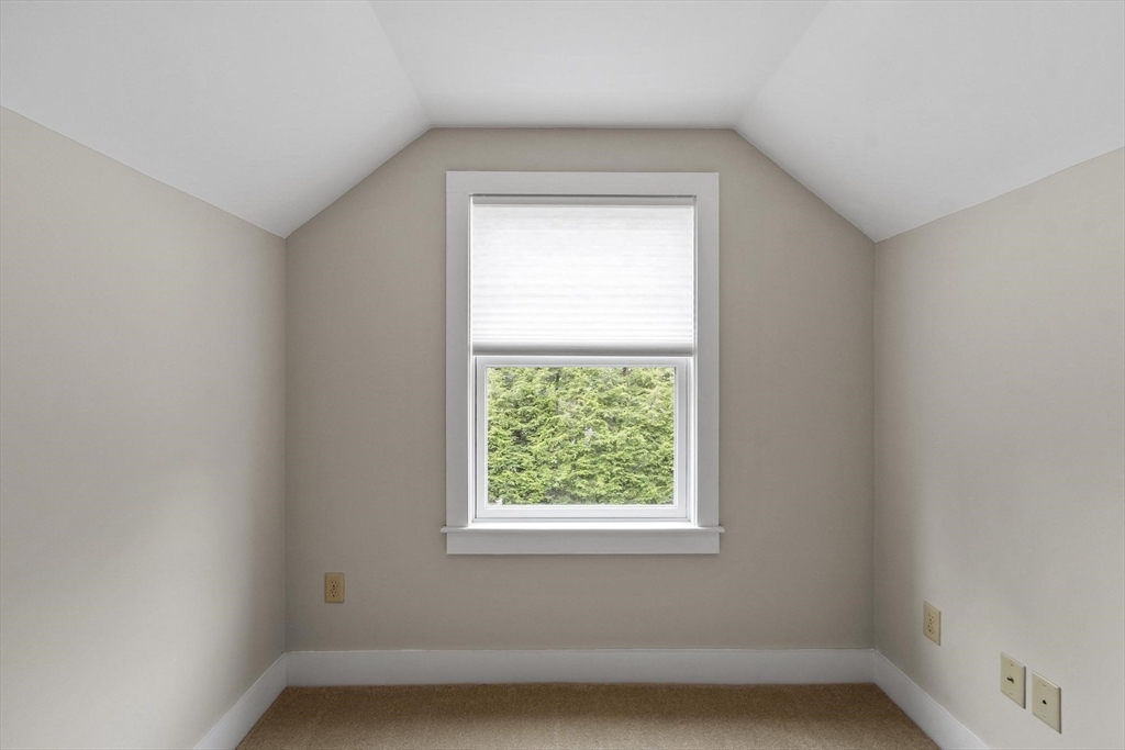 2 Knox Ave, Groveland, MA Photo #31