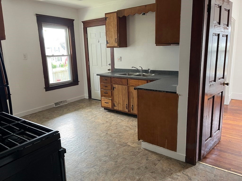 108-110 Conway St, Greenfield, MA Photo #9