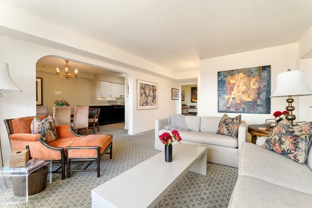 250 Hammond Pond Pkwy 916S