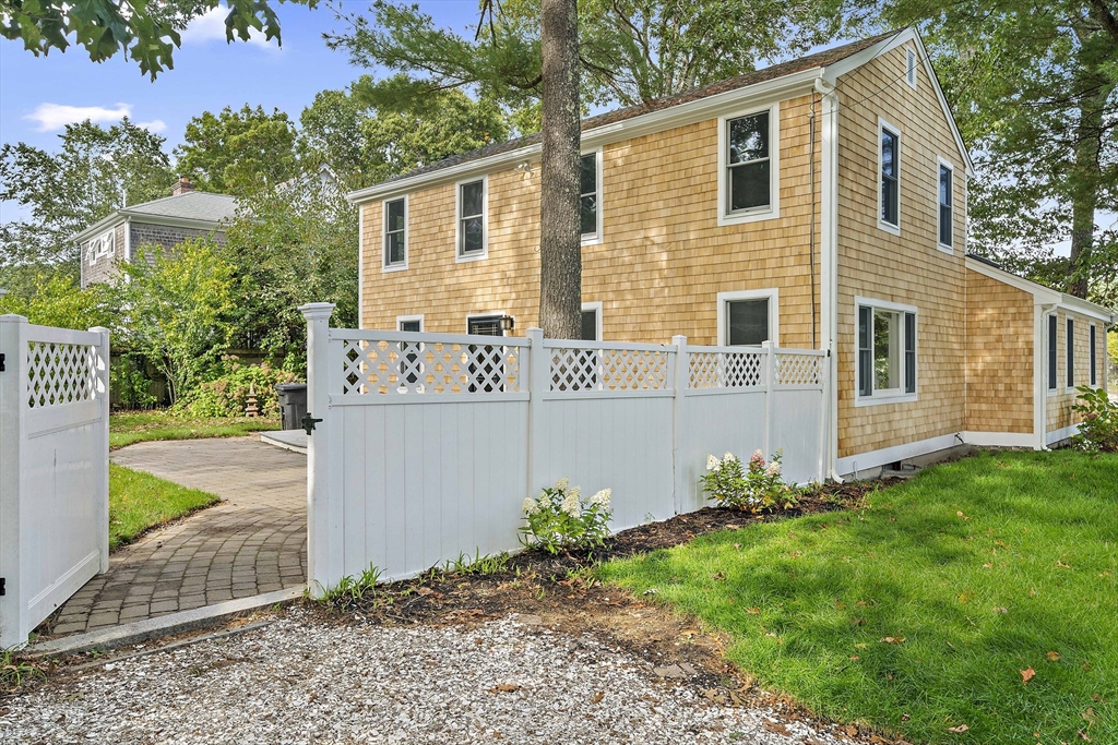 8 Winthrop Ave