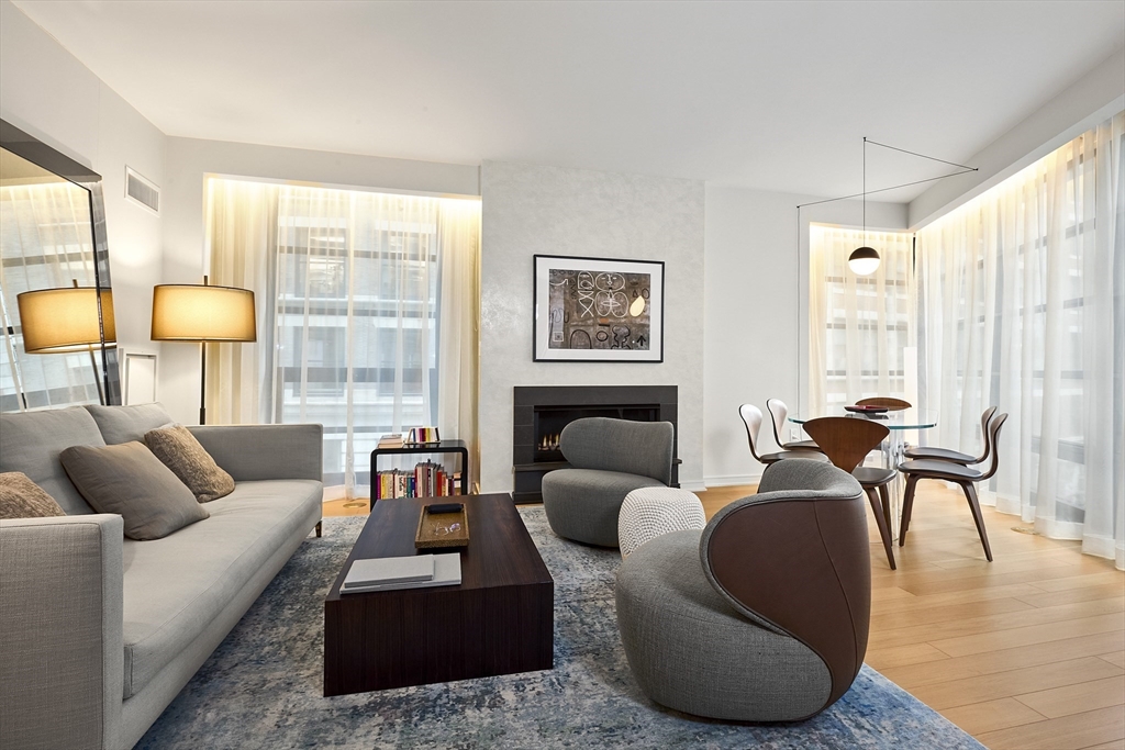 580 Washington St 302