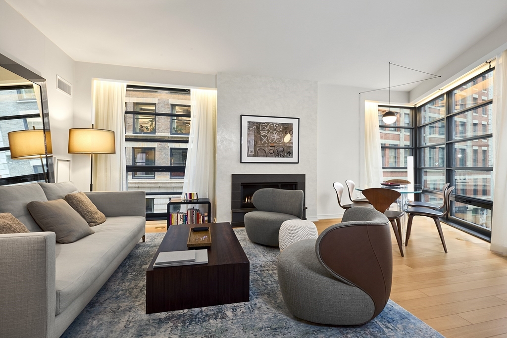 580 Washington St 302