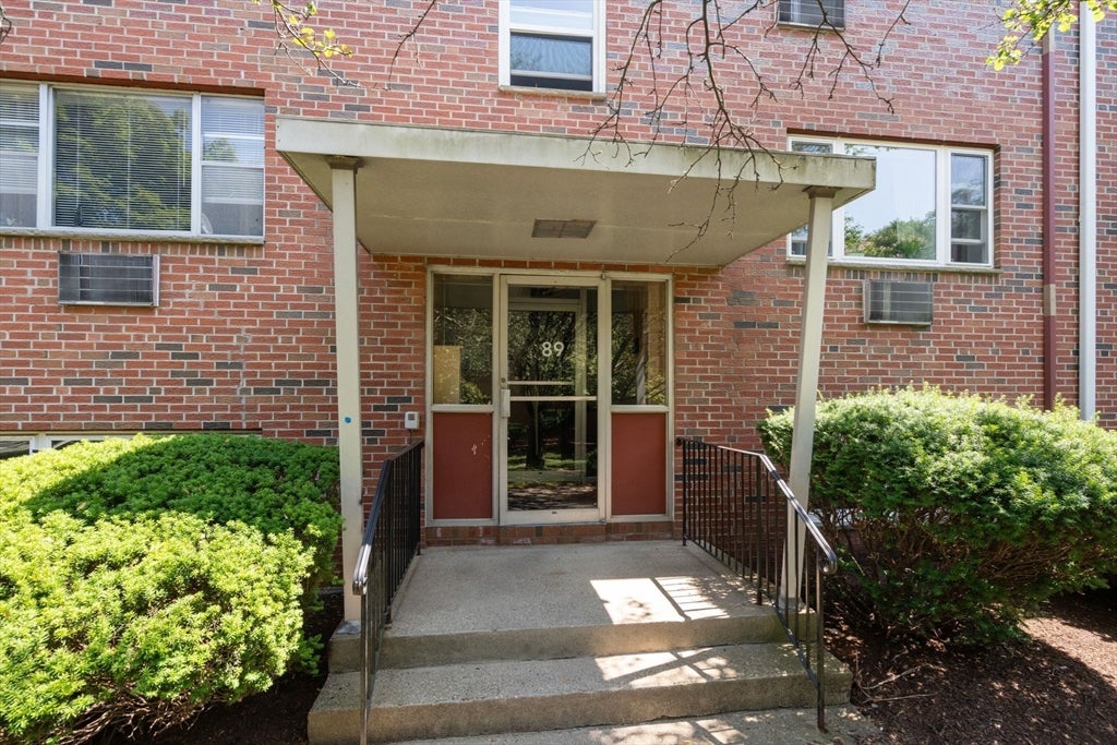 89 Walnut St #2, Newton, MA, 89 Walnut St #2, Newton, MA Photo #2