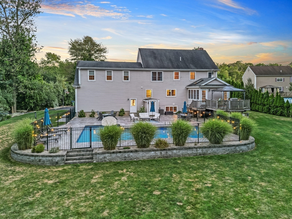 15 Holly Ln