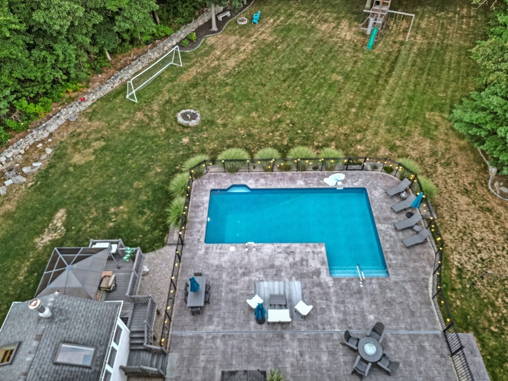 15 Holly Ln