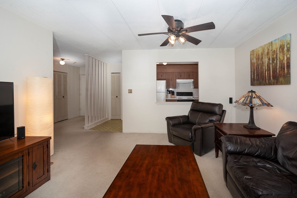 85 Commons 208