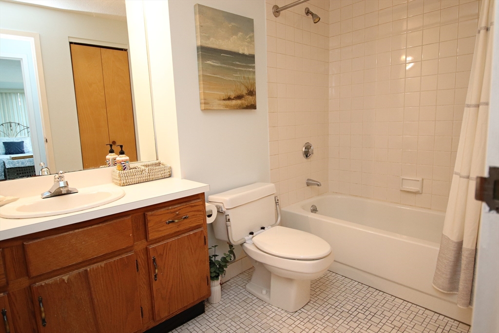 Lynn, Massachusetts 01902, United States, 2 Bedrooms Bedrooms, ,2 BathroomsBathrooms,Residential,Active,234629