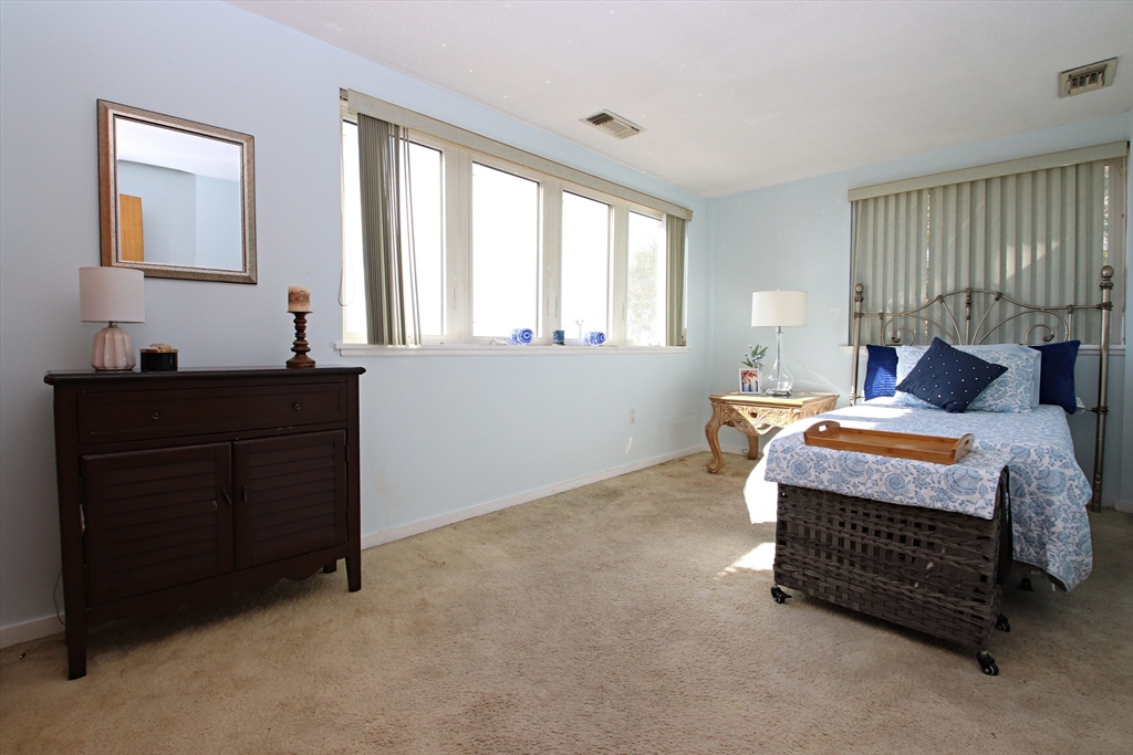 Lynn, Massachusetts 01902, United States, 2 Bedrooms Bedrooms, ,2 BathroomsBathrooms,Residential,Active,234629