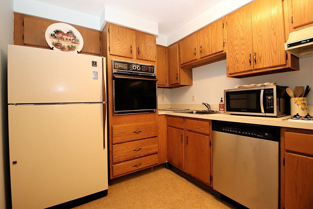 Lynn, Massachusetts 01902, United States, 2 Bedrooms Bedrooms, ,2 BathroomsBathrooms,Residential,Active,234629