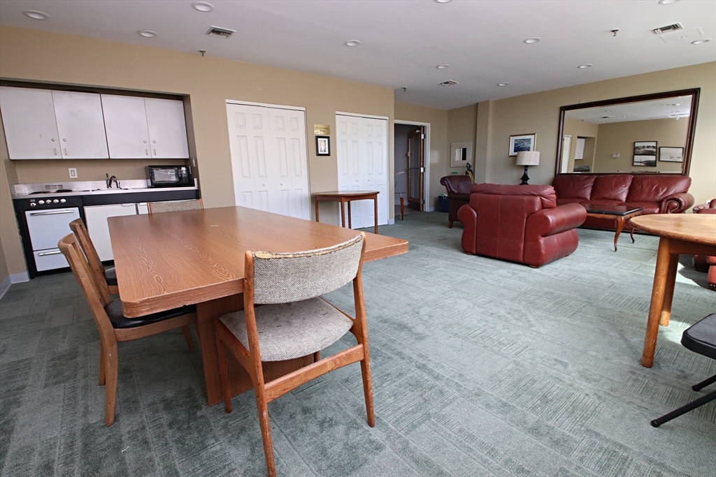 Lynn, Massachusetts 01902, United States, 2 Bedrooms Bedrooms, ,2 BathroomsBathrooms,Residential,Active,234629