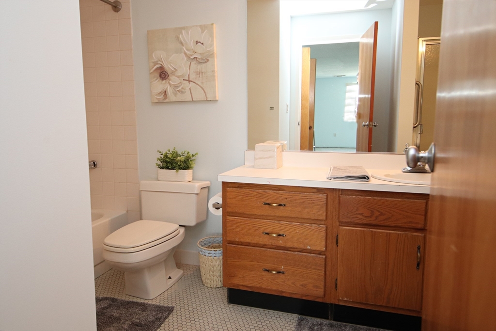 Lynn, Massachusetts 01902, United States, 2 Bedrooms Bedrooms, ,2 BathroomsBathrooms,Residential,Active,234629