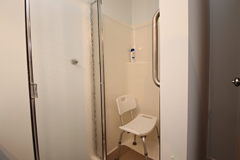 Lynn, Massachusetts 01902, United States, 2 Bedrooms Bedrooms, ,2 BathroomsBathrooms,Residential,Active,234629