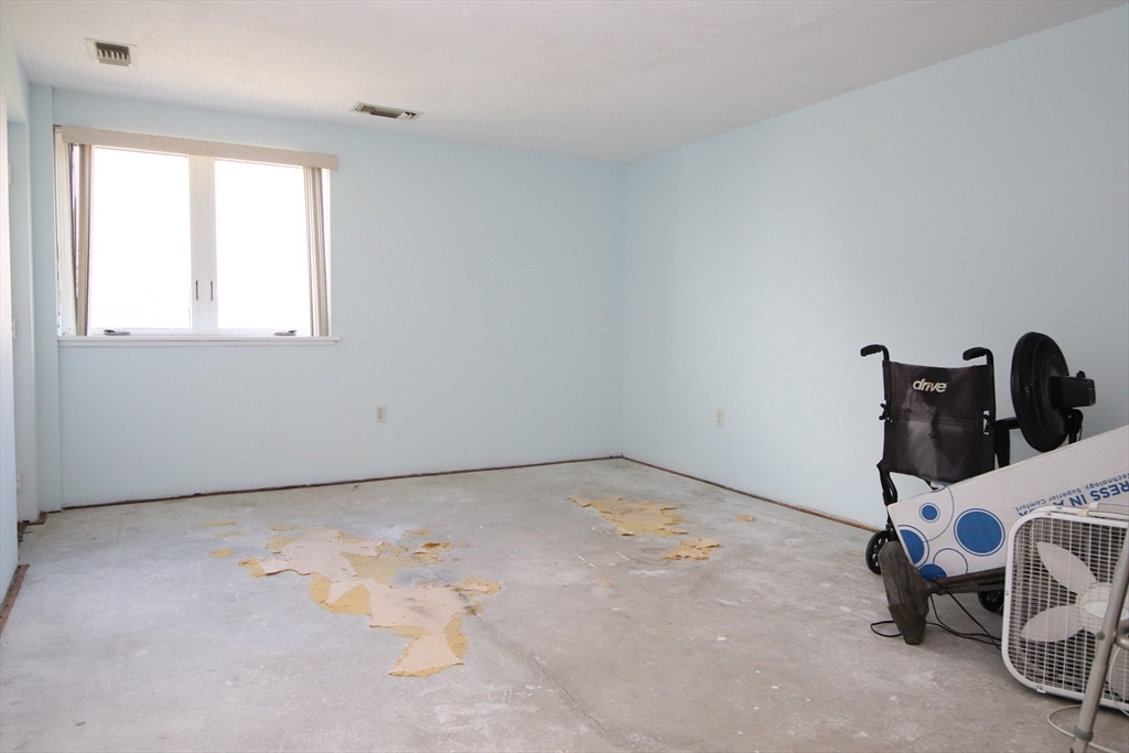 Lynn, Massachusetts 01902, United States, 2 Bedrooms Bedrooms, ,2 BathroomsBathrooms,Residential,Active,234629