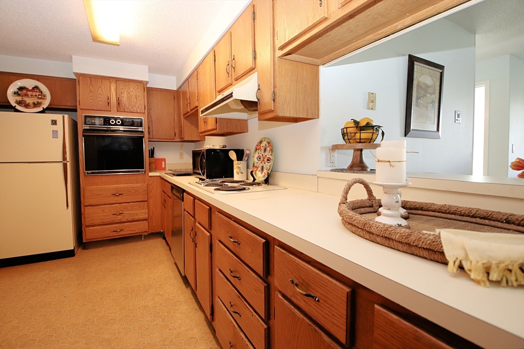 Lynn, Massachusetts 01902, United States, 2 Bedrooms Bedrooms, ,2 BathroomsBathrooms,Residential,Active,234629