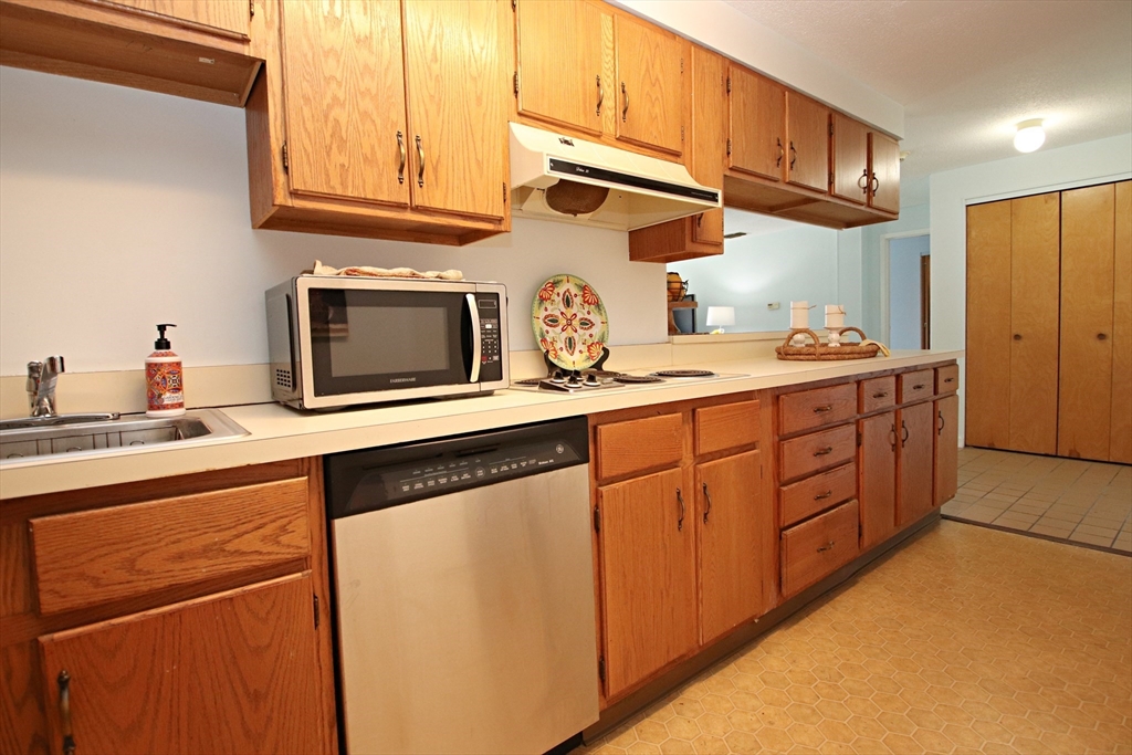 Lynn, Massachusetts 01902, United States, 2 Bedrooms Bedrooms, ,2 BathroomsBathrooms,Residential,Active,234629