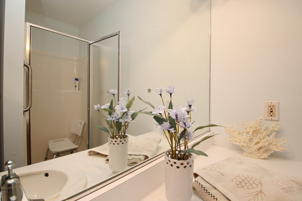 Lynn, Massachusetts 01902, United States, 2 Bedrooms Bedrooms, ,2 BathroomsBathrooms,Residential,Active,234629