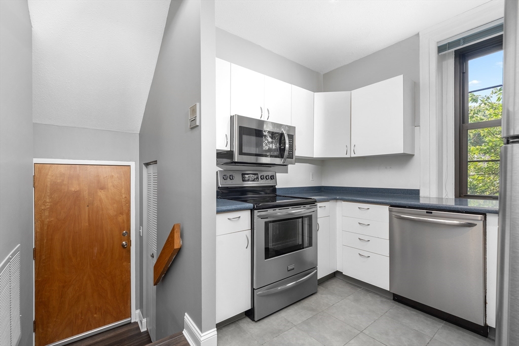 250 Whitwell St 8