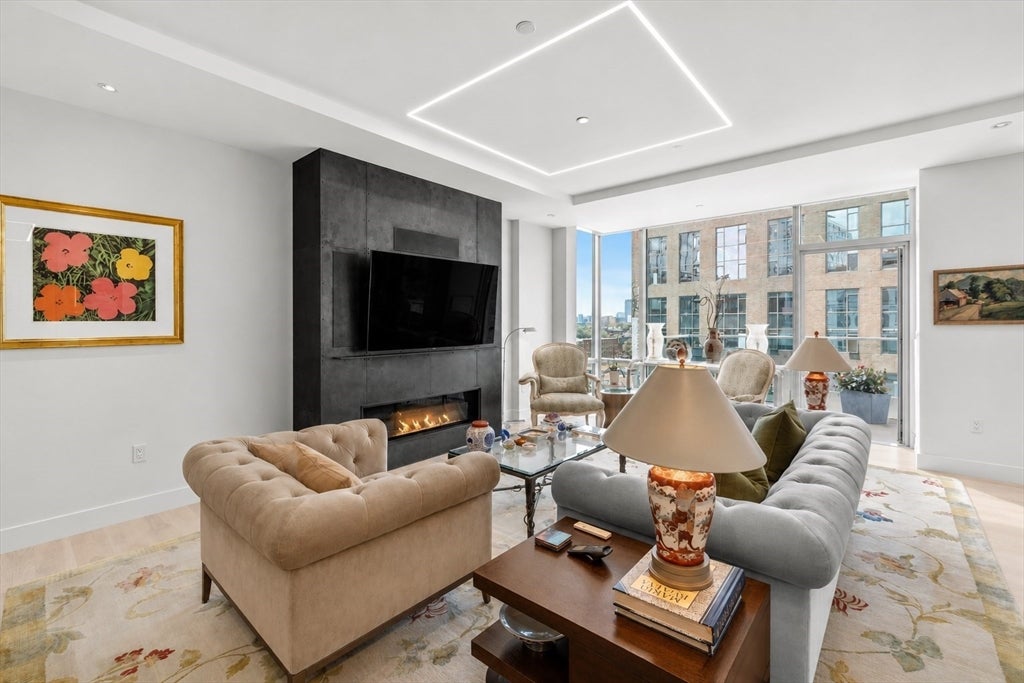 32 Traveler St #701