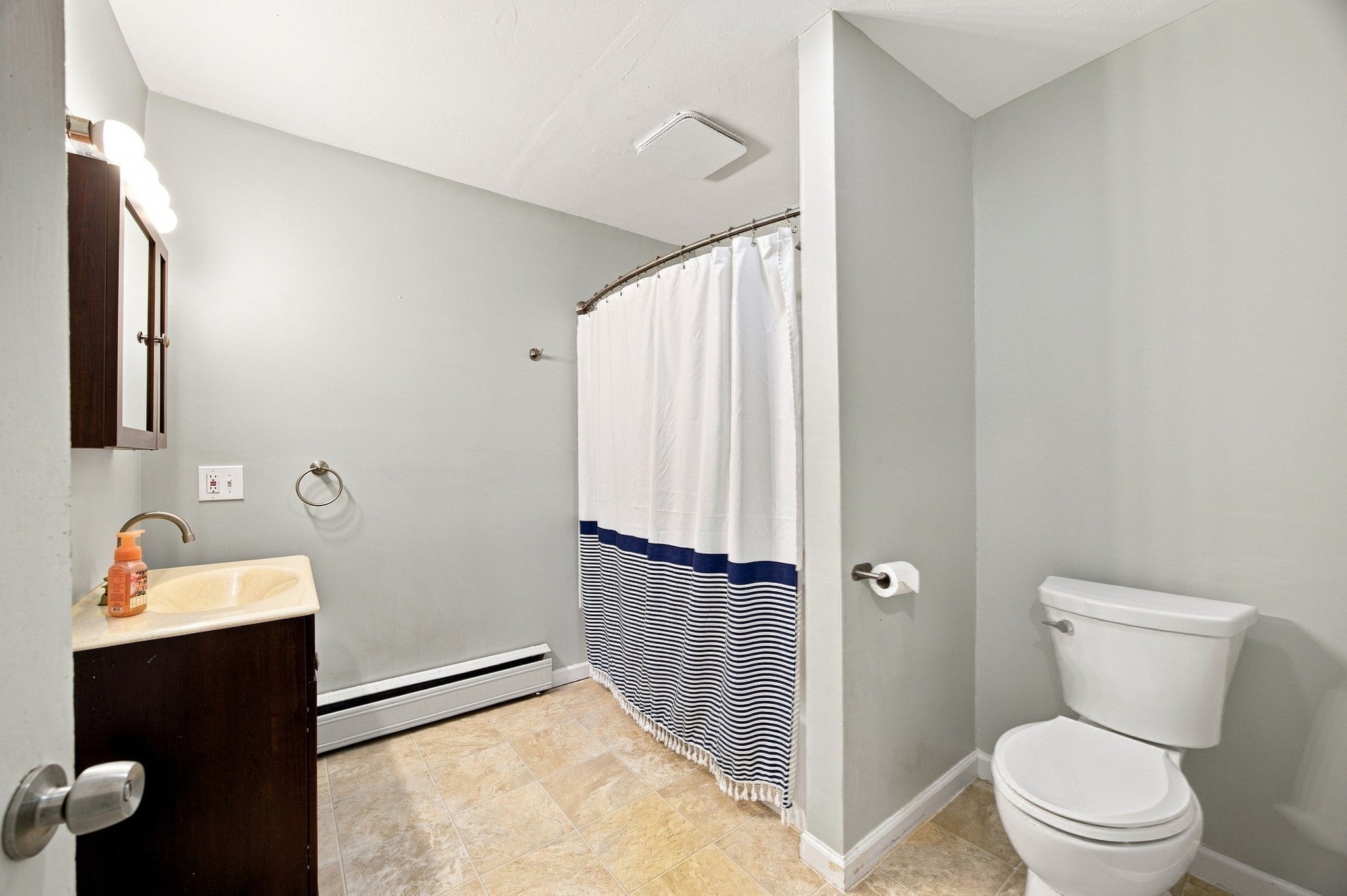 12 Park Ave, Holyoke, MA, 12 Park Ave, Holyoke, MA Photo #20