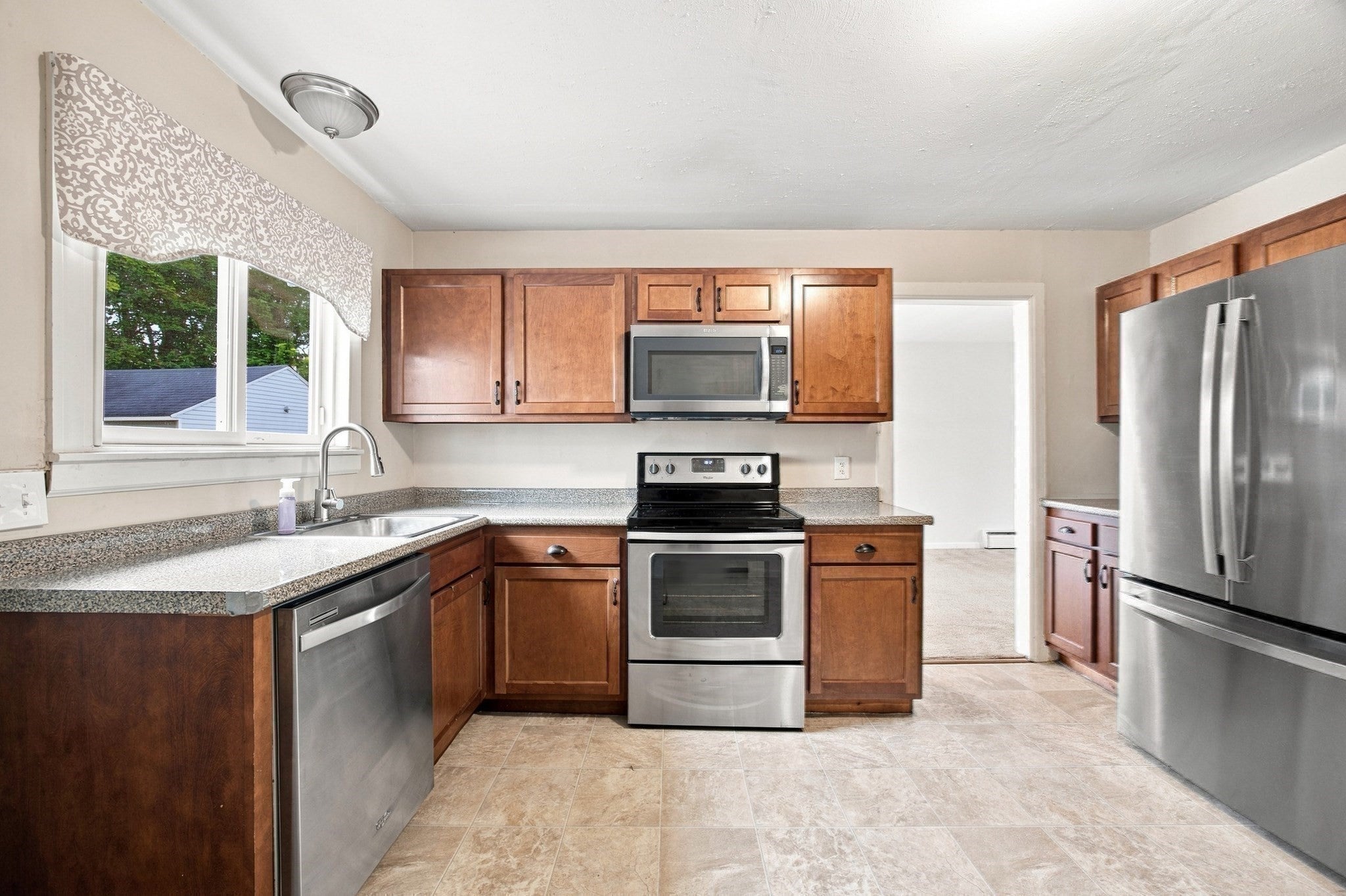 12 Park Ave, Holyoke, MA, 12 Park Ave, Holyoke, MA Photo #12