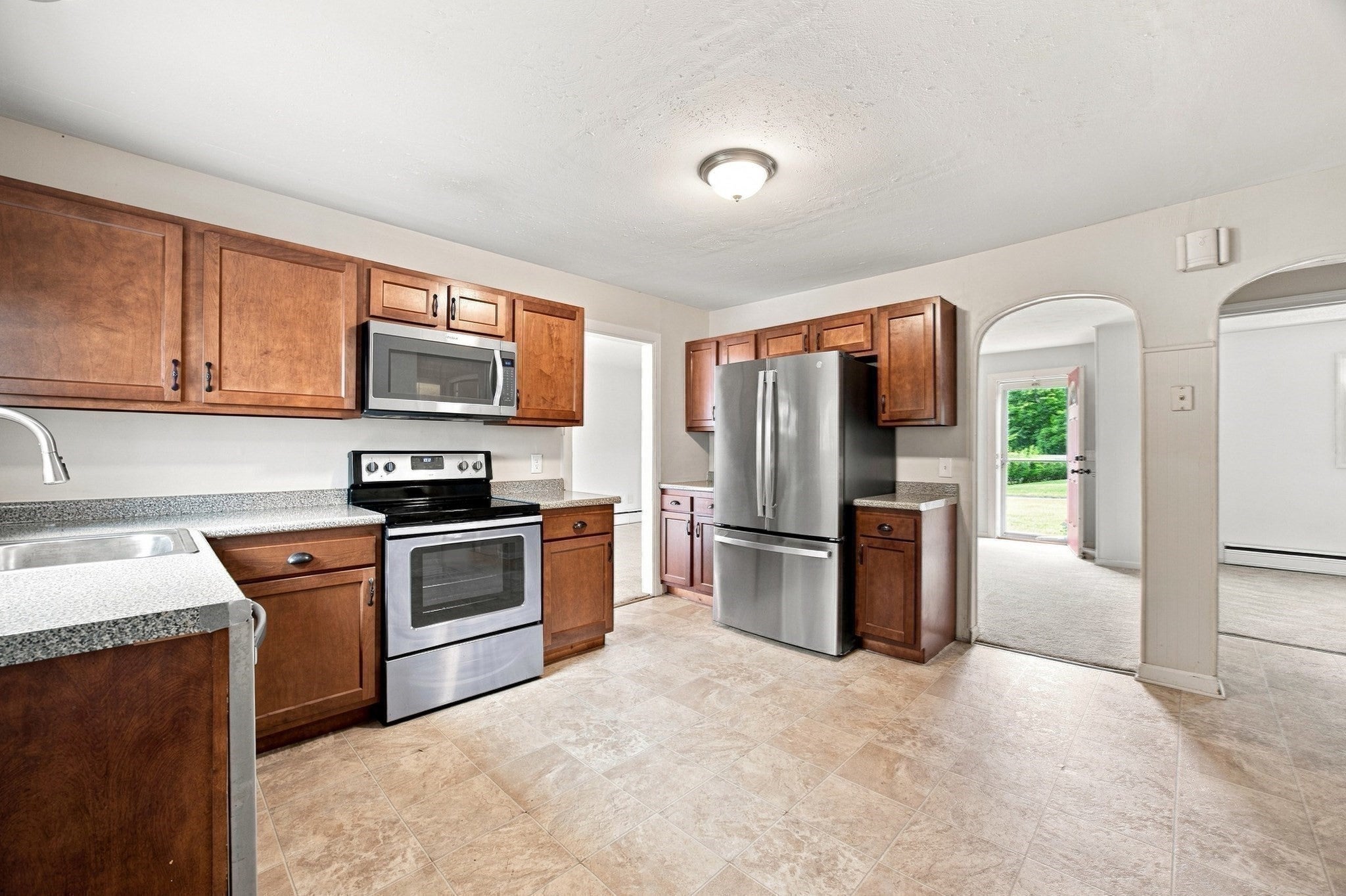 12 Park Ave, Holyoke, MA, 12 Park Ave, Holyoke, MA Photo #13