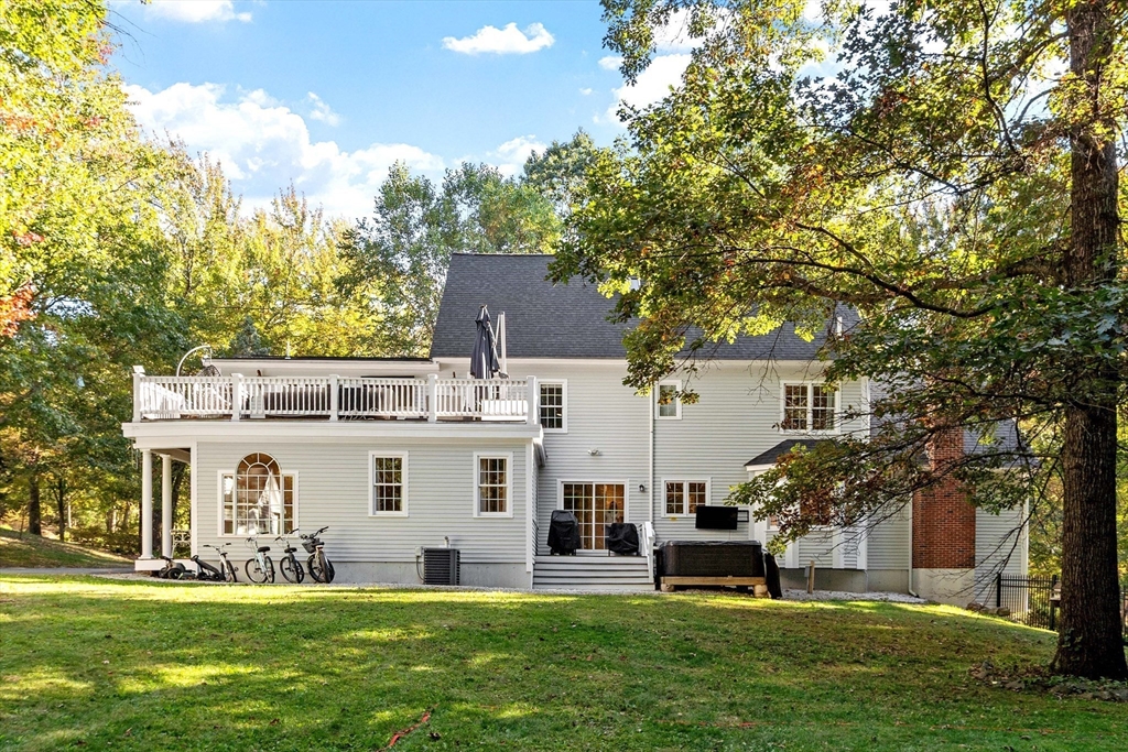 89 School House Ln
