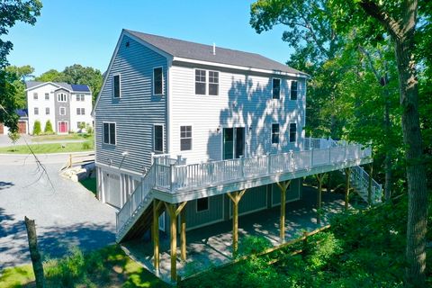 1 Boulder Ct Fairhaven MA 02719