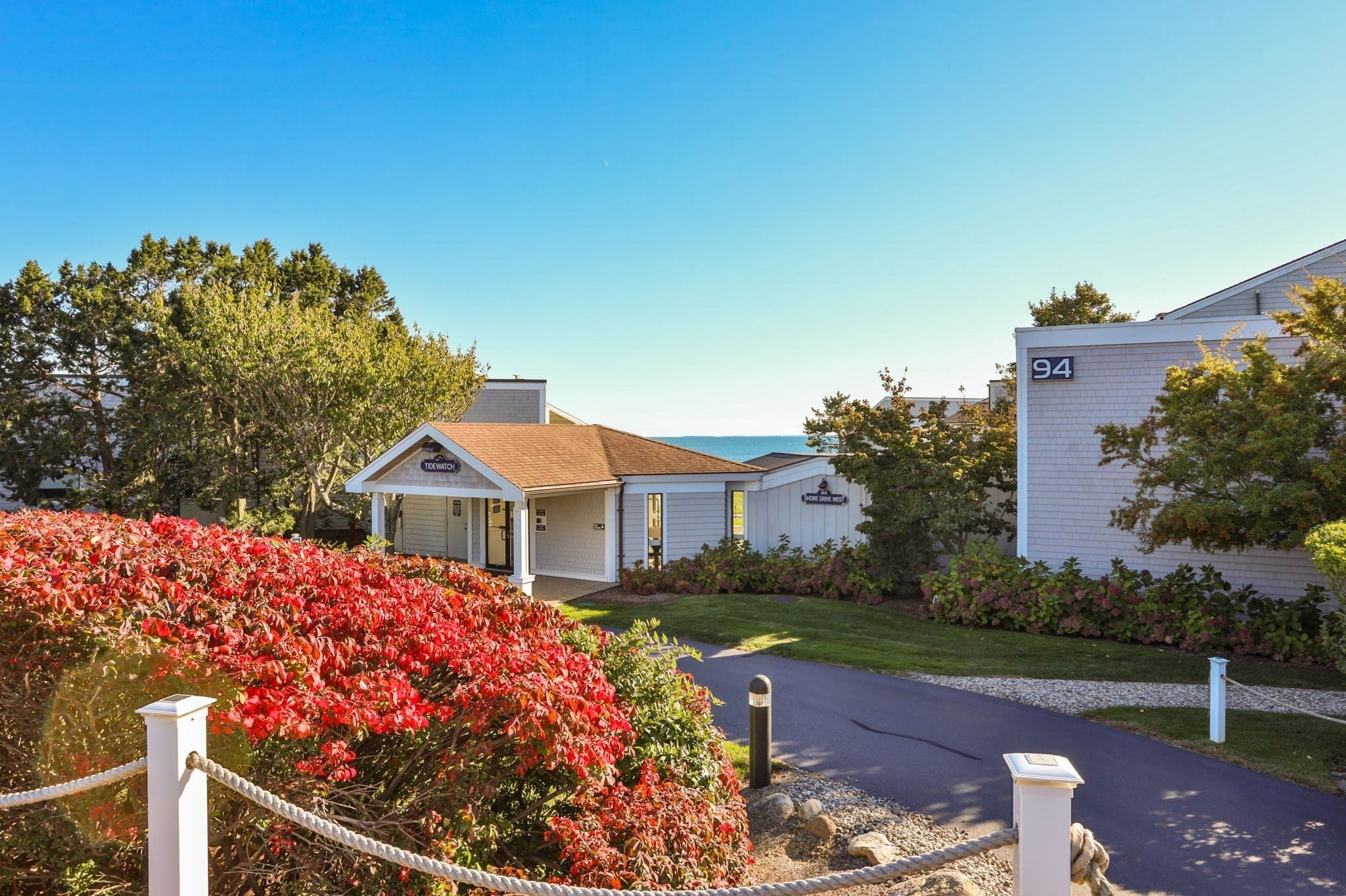 94 Shore Dr W 8B