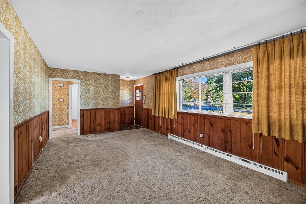172 Harwich Rd, West Springfield, MA Photo #8