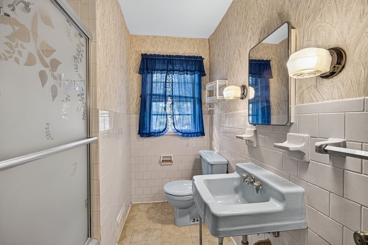 172 Harwich Rd, West Springfield, MA Photo #24