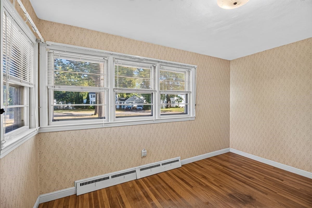 172 Harwich Rd, West Springfield, MA Photo #16