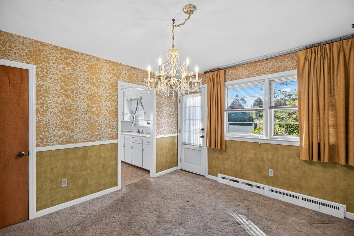 172 Harwich Rd, West Springfield, MA Photo #9