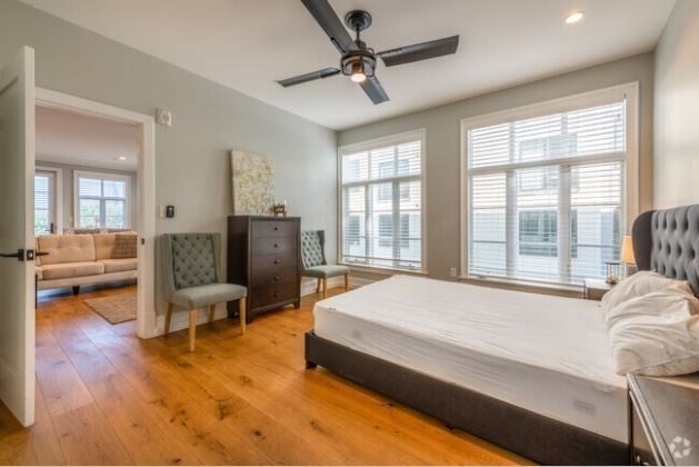 1467 Tremont 205