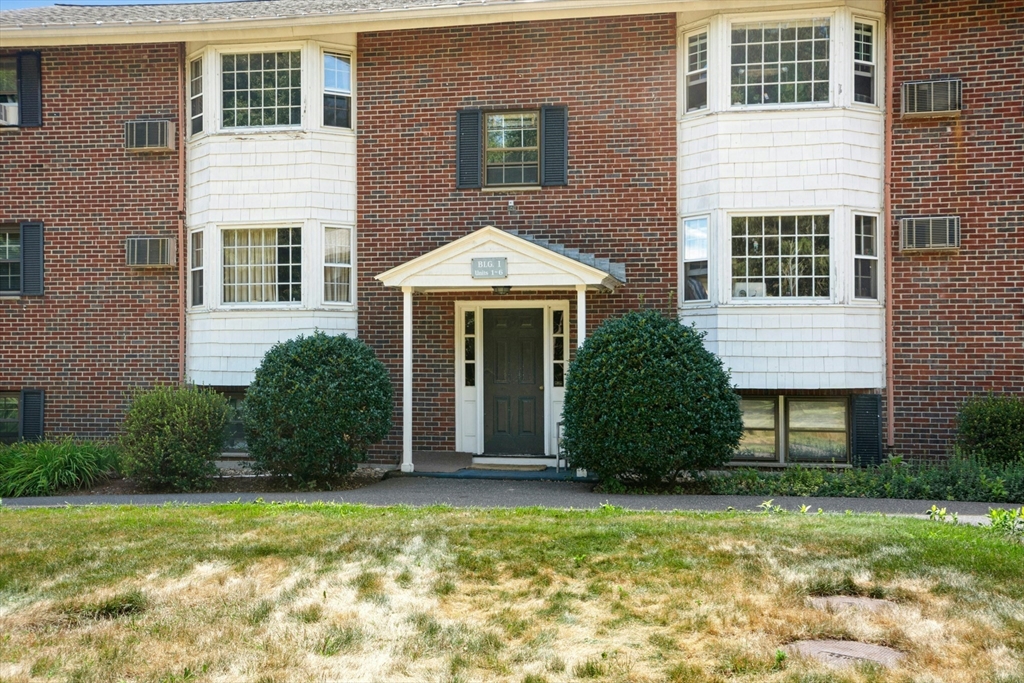 1 Town House Lane 6
