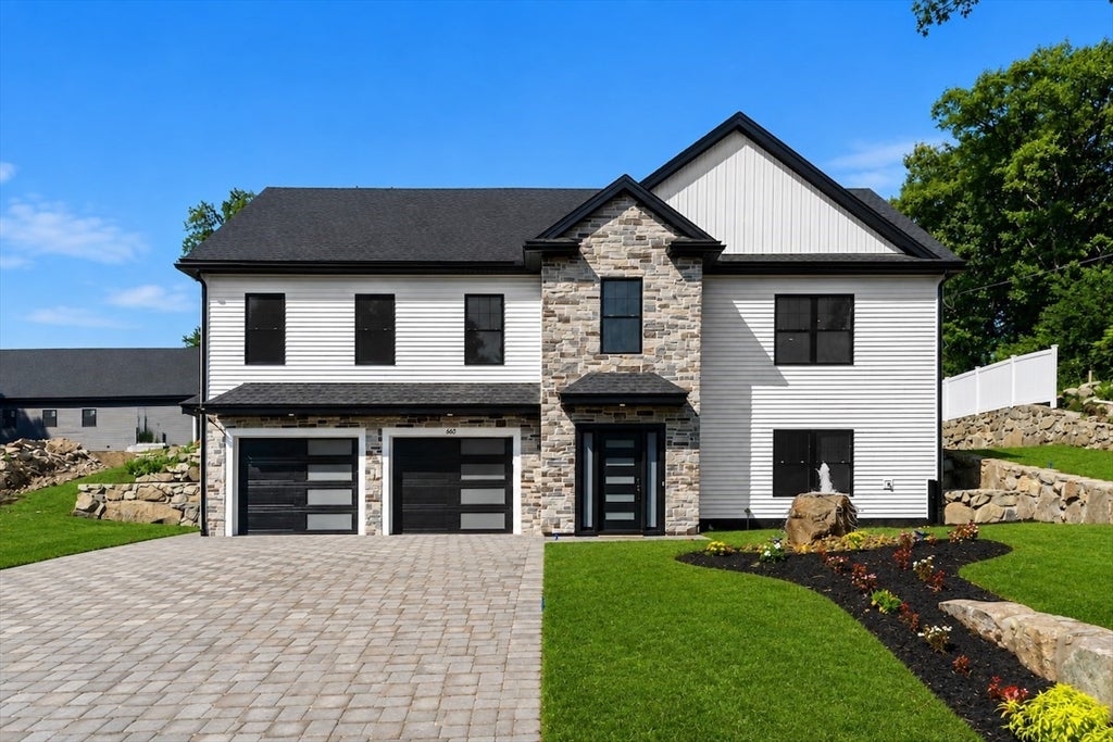 Photo of 660 Hildreth St, Dracut, MA