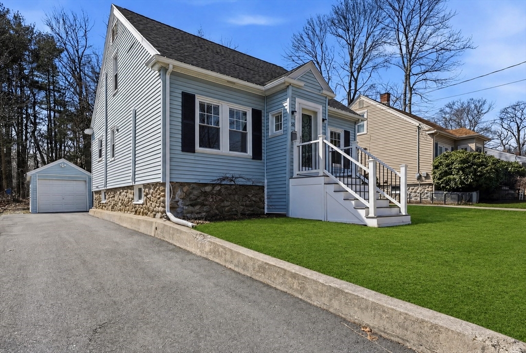 17 Lansing Ave