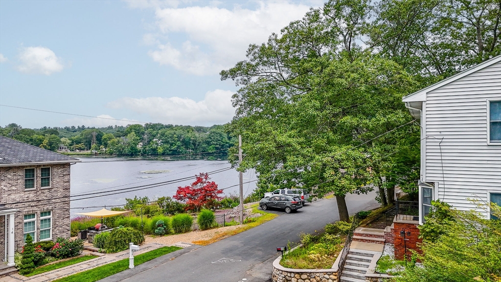15 Shore Rd