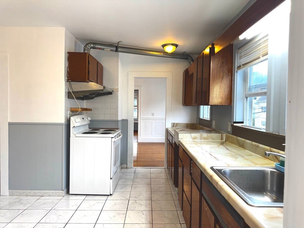 40 Almont St #2, Medford, MA Photo #4