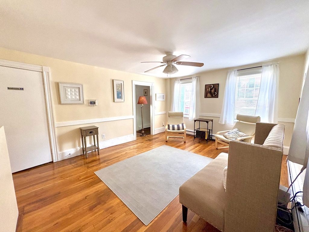 285 Roxbury St