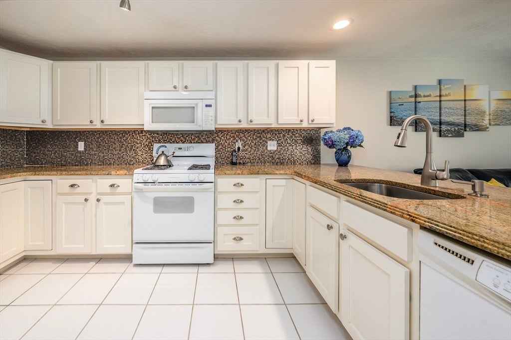 2 Mainsail Cir #70, Mashpee, MA Photo #8