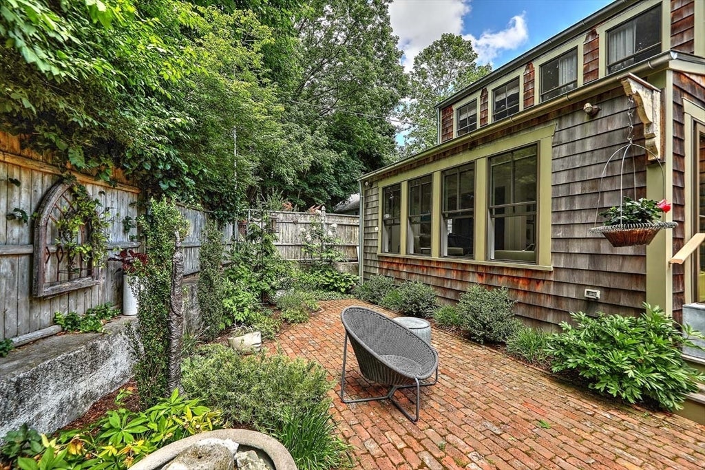 26 Bridge St