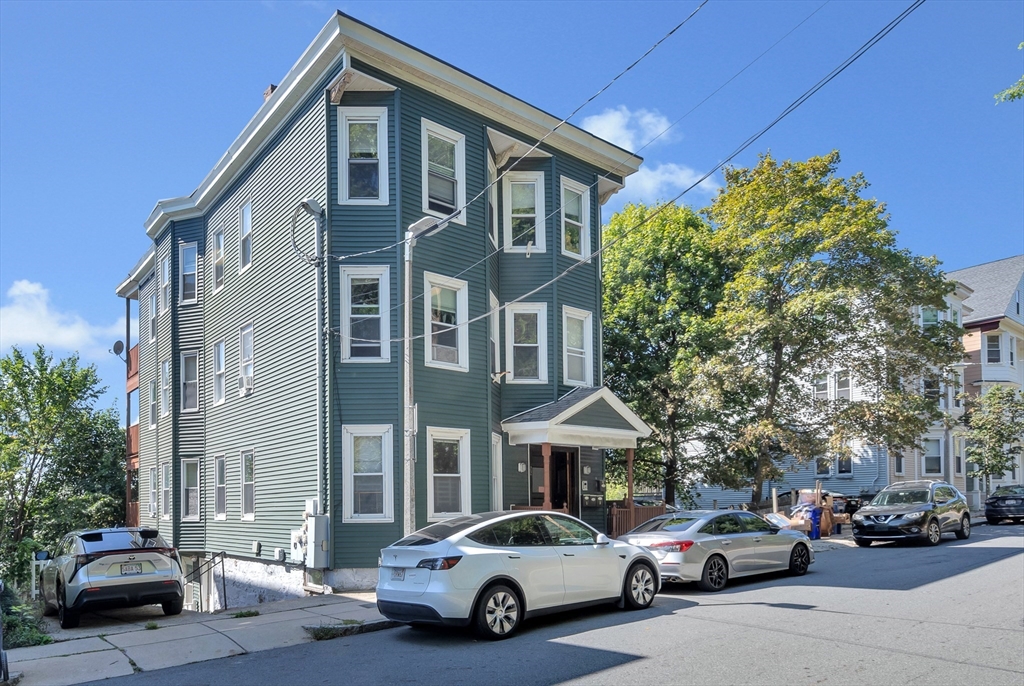 Click for 22 Fisher Avenue #1, Boston, MA slideshow Click for 22 Fisher Avenue #1, Boston, MA slideshow