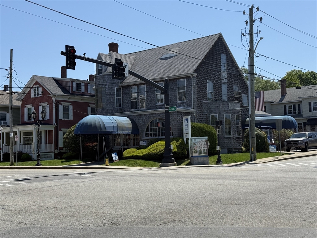 100 Court St