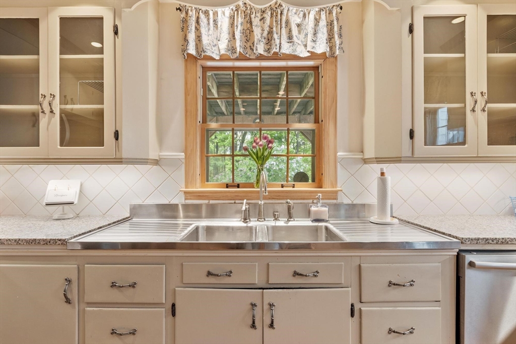 289 Sterling Rd, Lancaster, MA Photo #12