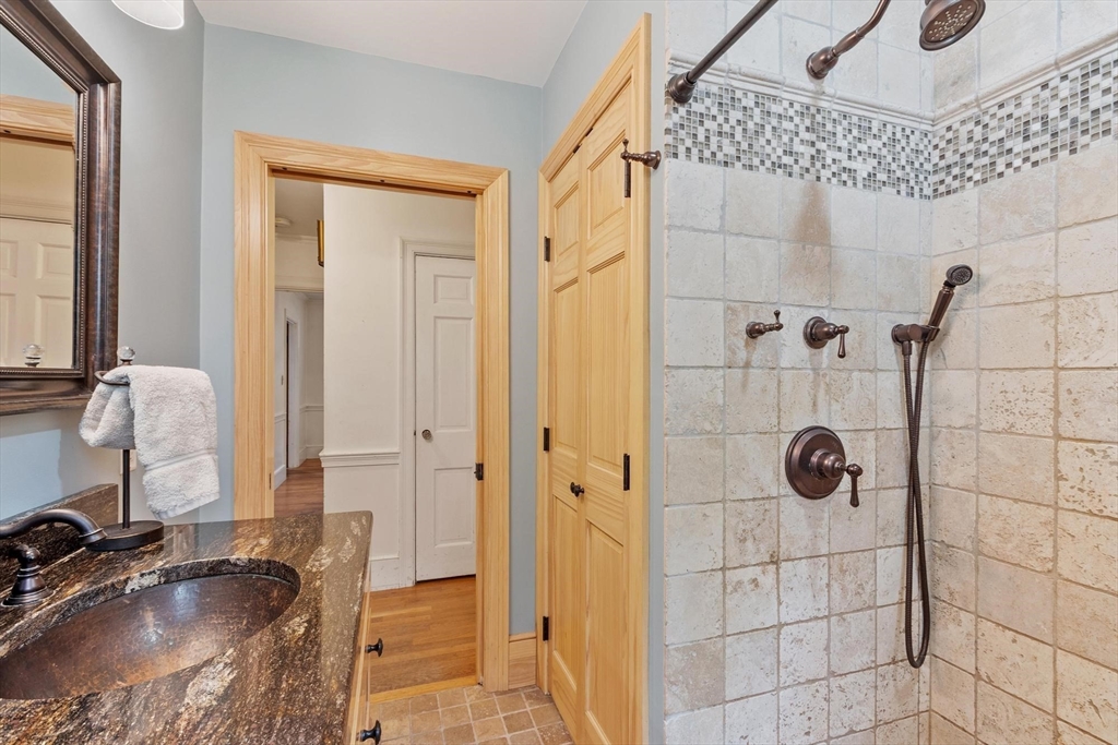 289 Sterling Rd, Lancaster, MA Photo #14