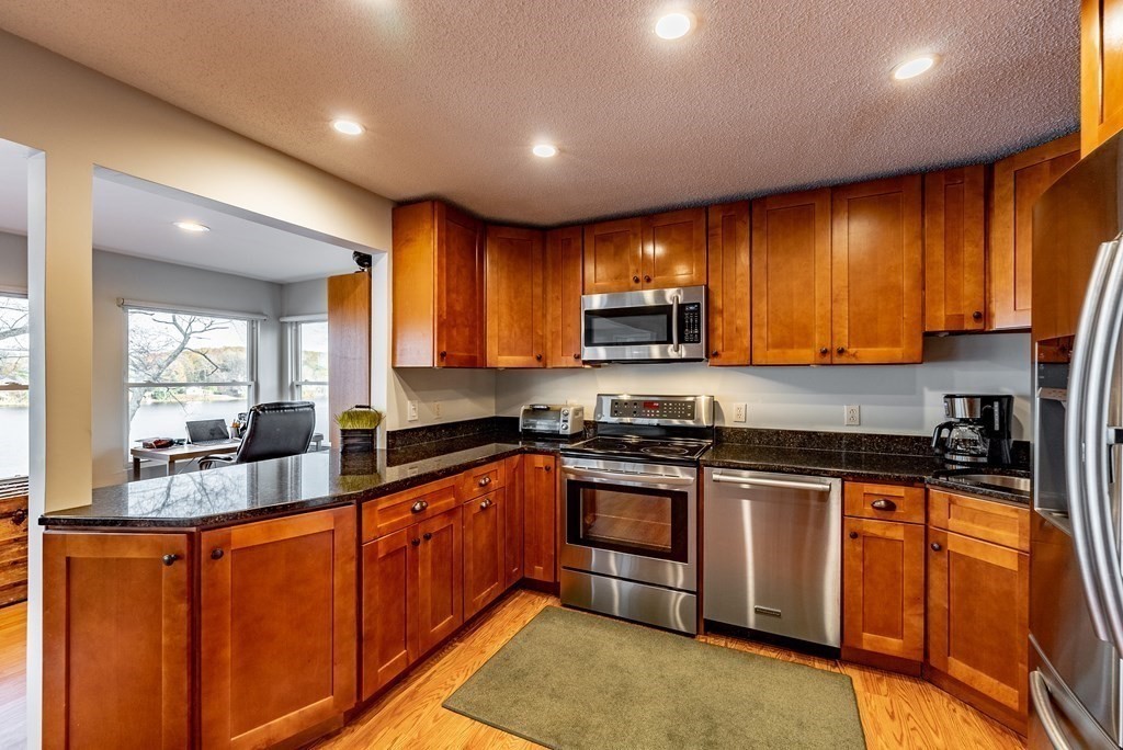 24 Shore Rd