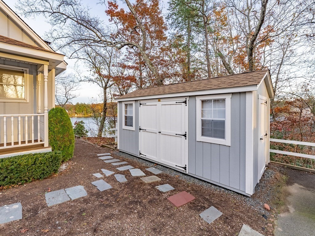 24 Shore Rd